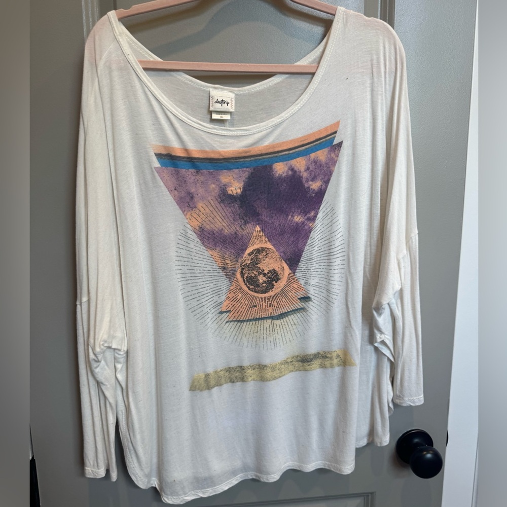 Buckle Graphic Long Sleeve